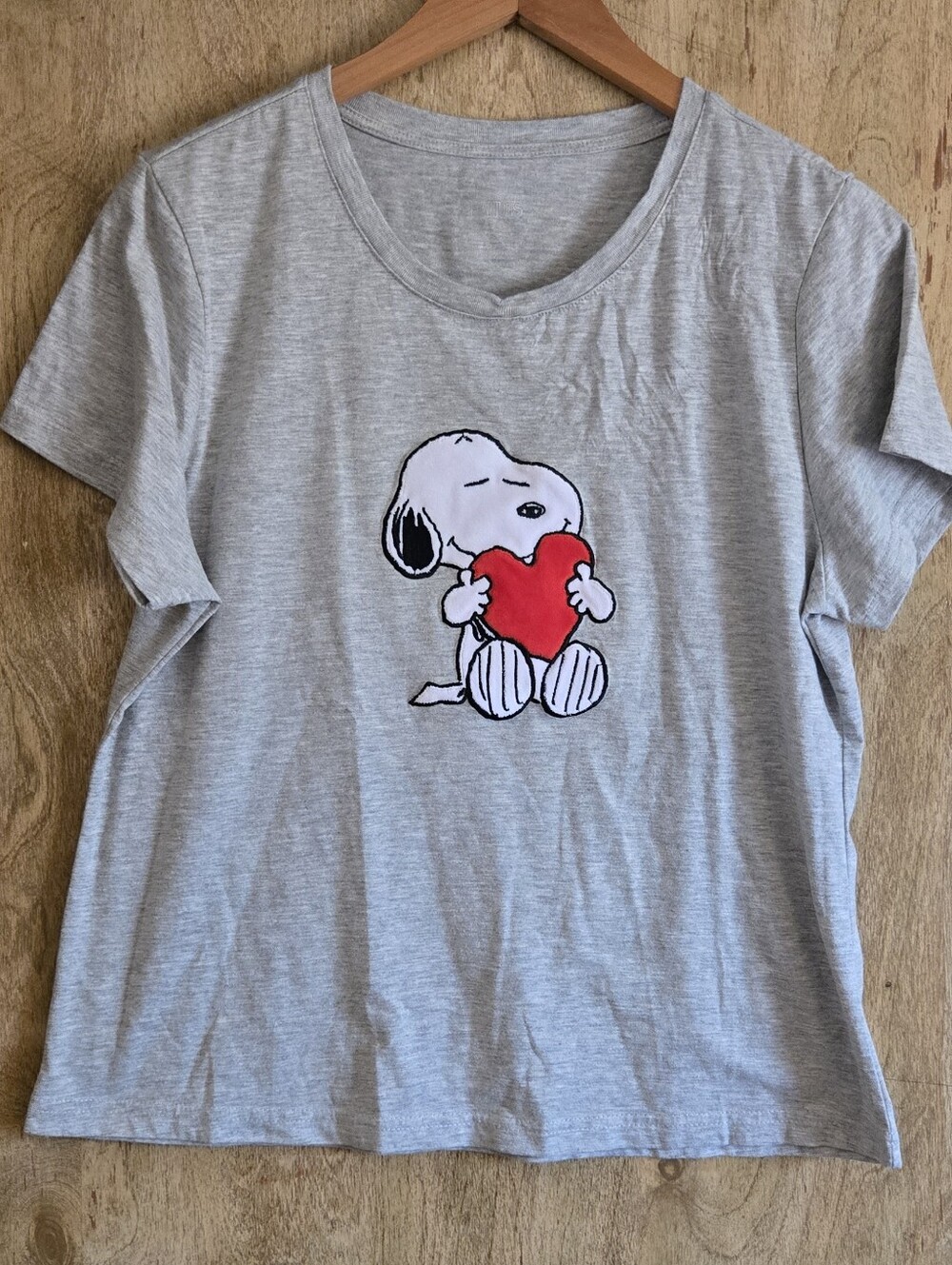 Peanuts Snoopy Heart Hug Tee